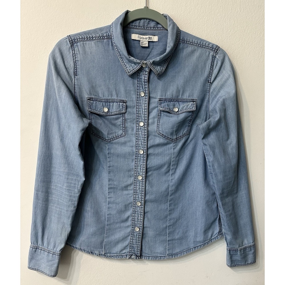 Forever 21 Womens Denim Shirt Size S Light Wash Chambray Pearl Snap Western Top